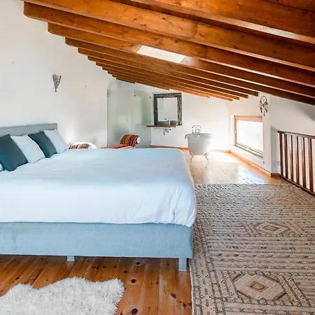 With 4 Bedrooms And Pool In Surf *