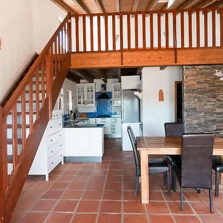 With 4 Bedrooms And Pool In Surf