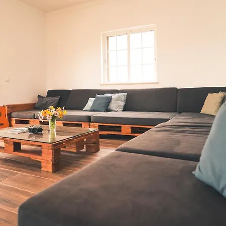 With 4 Bedrooms And Pool In Surf Raposeira