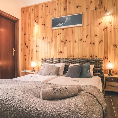 Tatil Evi With 4 Bedrooms And Pool In Surf