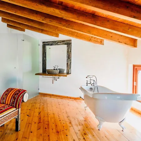 With 4 Bedrooms And Pool In Surf * Raposeira (Faro)